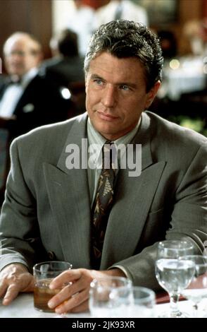 Tom Berenger Film: Sliver (1991) Charaktere: Jack Landsford Regie: Phillip Noyce 21 May 1993 **WARNUNG** Dieses Foto ist nur für den redaktionellen Gebrauch bestimmt und unterliegt dem Copyright von PARAMOUNT PICTURES und/oder des Fotografen, der von der Film- oder Produktionsfirma beauftragt wurde und darf nur von Publikationen im Zusammenhang mit der Bewerbung des oben genannten Films reproduziert werden. Eine obligatorische Gutschrift für PARAMOUNT-BILDER ist erforderlich. Der Fotograf sollte auch bei Bekanntwerden des Fotos gutgeschrieben werden. Ohne schriftliche Genehmigung der Film Company kann keine kommerzielle Nutzung gewährt werden. Stockfoto