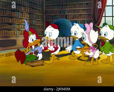 Genie, Huey Duck, Dewey Duck, Webby Vanderquack & Louie Duck Film: Ducktales The Movie: Treasure of the Lost Lamp (USA/FR 1990) Regie: Bob Hathcock 03. August 1990 **WARNUNG** Dieses Foto ist nur für redaktionelle Zwecke bestimmt und unterliegt dem Copyright von WALT DISNEY BILDERN und/oder dem Fotografen, der von der Film- oder Produktionsfirma beauftragt wurde und darf nur von Publikationen im Zusammenhang mit der Bewerbung des oben genannten Films reproduziert werden. Eine obligatorische Gutschrift für BILDER VON WALT DISNEY ist erforderlich. Der Fotograf sollte auch bei Bekanntwerden des Fotos gutgeschrieben werden. Ohne schriftliche Genehmigung kann keine kommerzielle Nutzung gewährt werden Stockfoto