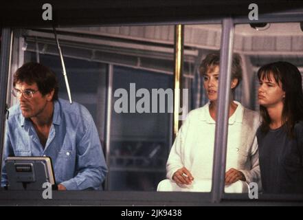 Nick Nolte, Jessica lange & Juliette Lewis Film: Cape Fear (USA 1991) Charaktere: Sam Bowden, Leigh Bowden, Danielle Bowden Regie: Martin Scorsese 15 November 1991 **WARNUNG** Dieses Foto ist nur für redaktionelle Zwecke bestimmt und unterliegt dem Copyright von UNIVERSAL und/oder dem Fotografen, der von der Film- oder Produktionsfirma beauftragt wurde und darf nur von Publikationen im Zusammenhang mit der Bewerbung des oben genannten Films reproduziert werden. Eine obligatorische Gutschrift an UNIVERSAL ist erforderlich. Der Fotograf sollte auch bei Bekanntwerden des Fotos gutgeschrieben werden. Ohne schriftliche Genehmigung der Film Company kann keine kommerzielle Nutzung gewährt werden. Stockfoto