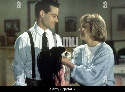 Adrian Pasdar & Julie Walters Film: Just Like A Woman (1993) Charaktere: Gerald Tilson / Geraldine & Monica Regie: Christopher Monger 23 April 1992 **WARNUNG** Dieses Foto ist nur für redaktionelle Zwecke bestimmt und unterliegt dem Copyright von RANK und/oder des Fotografen, der von der Film- oder Produktionsfirma beauftragt wurde, und kann nur von Publikationen im Zusammenhang mit der Bewerbung des oben genannten Films reproduziert werden. Eine obligatorische Gutschrift für RANG ist erforderlich. Der Fotograf sollte auch bei Bekanntwerden des Fotos gutgeschrieben werden. Ohne schriftliche Genehmigung der Film Company kann keine kommerzielle Nutzung gewährt werden. Stockfoto