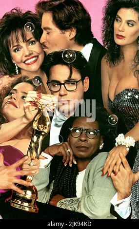 Sally Field, Kevin Kline, Elisabeth Shue, Robert Downey Jr, Cathy Moriarty & Whoopi Goldberg Film: Soapdish (USA 1991) Charaktere: Celeste Talbert, Jeffrey Anderson, Lori Craven,,Montana Mooreboad & Rose Schwartz Regie: Michael Hoffman 31 May 1991 **WARNUNG** Dieses Foto ist nur für redaktionelle Zwecke bestimmt und unterliegt dem Copyright von PARAMOUNT PICTURES und/oder des Fotografen, der von der Film- oder Produktionsfirma beauftragt wurde und darf nur von Publikationen im Zusammenhang mit der Bewerbung des oben genannten Films reproduziert werden. Eine obligatorische Gutschrift für PARAMOUNT-BILDER ist erforderlich. Der Fotograf sollte auch CR sein Stockfoto