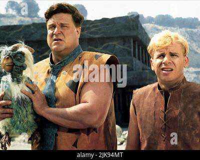 Rick Moranis & John Goodman Film: The Flintstones (USA 1994) Charaktere: Barney Rubble & Fred Flintstone Regie: Brian Levant 23 May 1994 **WARNUNG** Dieses Foto ist nur für redaktionelle Zwecke bestimmt und unterliegt dem Copyright von HANNA-BARBERAUNIVERSAL und/oder dem von der Film- oder Produktionsfirma beauftragten Fotografen und kann nur durch Publikationen im Zusammenhang mit der Bewerbung des oben genannten Films reproduziert werden. Eine obligatorische Gutschrift an HANNA-BARBERAUNIVERSAL ist erforderlich. Der Fotograf sollte auch bei Bekanntwerden des Fotos gutgeschrieben werden. Ohne schriftliche Genehmigung der Film Company kann keine kommerzielle Nutzung gewährt werden Stockfoto