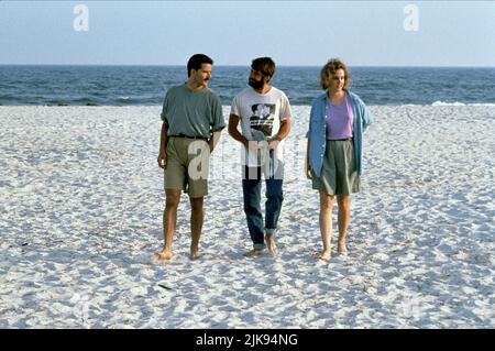 Campbell Scott, Dermot Mulroney & Mary-Louise Parker Film: Longtime Companion (USA 1989) Charaktere: Willy,John & Lisa Regie: Norman Rene 11 October 1990 **WARNUNG** Dieses Foto ist nur für den redaktionellen Gebrauch bestimmt und unterliegt dem Copyright von SAMUEL GOLDWYN und/oder dem von der Film- oder Produktionsfirma beauftragten Fotografen.Es kann nur von Publikationen im Zusammenhang mit der Bewerbung des oben genannten Films reproduziert werden. Eine obligatorische Gutschrift an SAMUEL GOLDWYN ist erforderlich. Der Fotograf sollte auch bei Bekanntwerden des Fotos gutgeschrieben werden. Ohne schriftliche Genehmigung der Film Company kann keine kommerzielle Nutzung gewährt werden. Stockfoto