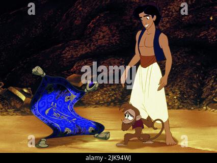 Aladdin & Abu Film: Aladdin (USA 1992) Regie: Ron Clements & John Musker 08 November 1992 **WARNUNG** Dieses Foto ist nur für redaktionelle Zwecke bestimmt und unterliegt dem Copyright von WALT DISNEY BILDERN und/oder dem Fotografen, der von der Film- oder Produktionsfirma beauftragt wurde und darf nur durch Publikationen im Zusammenhang mit der Bewerbung des oben genannten Films reproduziert werden. Eine obligatorische Gutschrift für BILDER VON WALT DISNEY ist erforderlich. Der Fotograf sollte auch bei Bekanntwerden des Fotos gutgeschrieben werden. Ohne schriftliche Genehmigung der Film Company kann keine kommerzielle Nutzung gewährt werden. Stockfoto