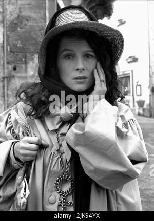 Jennifer Saunders Fernsehen: Absolut fabelhaft : Saison 1 (TV-Serie) Charaktere: Edina UK 1992-2012, / 1. Staffel, Saison 1, Serie 1 12. November 1992 **WARNUNG** Dieses Foto ist nur für den redaktionellen Gebrauch bestimmt und unterliegt dem Copyright der BBC und/oder des Fotografen, der von der Film- oder Produktionsfirma beauftragt wurde, und kann nur von Publikationen im Zusammenhang mit der Bewerbung des oben genannten Films reproduziert werden. Eine obligatorische Gutschrift an BBC ist erforderlich. Der Fotograf sollte auch bei Bekanntwerden des Fotos gutgeschrieben werden. Ohne schriftliche Genehmigung der Film Company kann keine kommerzielle Nutzung gewährt werden. Stockfoto