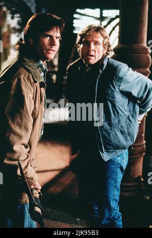 Bill Paxton & William Sadler Film: Trespass (1992) Charaktere: Vince & Don Regie: Walter Hill 25 December 1992 **WARNUNG** Dieses Foto ist nur für redaktionelle Verwendung bestimmt und unterliegt dem Copyright von UNIVERSAL und/oder dem Fotografen, der von der Film- oder Produktionsfirma beauftragt wurde und darf nur durch Publikationen im Zusammenhang mit der Bewerbung des oben genannten Films reproduziert werden. Eine obligatorische Gutschrift an UNIVERSAL ist erforderlich. Der Fotograf sollte auch bei Bekanntwerden des Fotos gutgeschrieben werden. Ohne schriftliche Genehmigung der Film Company kann keine kommerzielle Nutzung gewährt werden. Stockfoto