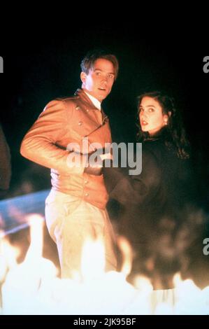 Bill Campbell & Jennifer Connelly Film: The Rocketeer (1994) Charaktere: Cliff Secord & Jenny Blake Regie: Joe Johnston 21 June 1991 **WARNUNG** Dieses Foto ist nur für redaktionelle Zwecke bestimmt und unterliegt dem Copyright von DISNEY und/oder dem Fotografen, der von der Film- oder Produktionsfirma beauftragt wurde, und kann nur von Publikationen im Zusammenhang mit der Bewerbung des oben genannten Films reproduziert werden. Eine obligatorische Gutschrift an DISNEY ist erforderlich. Der Fotograf sollte auch bei Bekanntwerden des Fotos gutgeschrieben werden. Ohne schriftliche Genehmigung der Film Company kann keine kommerzielle Nutzung gewährt werden. Stockfoto