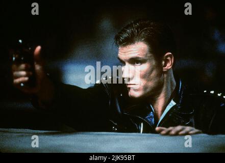 Dolph Lundgren Film Showdown in Little Tokyo (USA 1991) Charaktere: Sgt. Chris Kenner Regie: Mark L. Lester 23. August 1991 **WARNUNG** dieses Foto ist nur für redaktionelle Zwecke bestimmt und ist urheberrechtlich geschützt von WARNER BROS. Und/oder dem von der Film- oder Produktionsgesellschaft beauftragten Fotografen und dürfen nur durch Veröffentlichungen in Verbindung mit der Werbung für den oben genannten Film reproduziert werden. Eine obligatorische Gutschrift an WARNER BROS. Ist erforderlich. Der Fotograf sollte ebenfalls angerechnet werden, wenn er bekannt ist. Ohne schriftliche Genehmigung der Film Company kann keine kommerzielle Nutzung gewährt werden. Stockfoto
