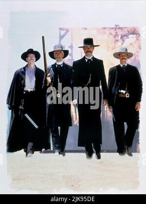 Val Kilmer, Sam Elliott, Kurt Russell & Bill Paxton Film: Tombstone (USA 1983) Charaktere: DOC Holliday,Virgil Earp,Wyatt Earp & Morgan Earp Regie: George P. Cosmatos 25. Dezember 1993 **WARNUNG** Dieses Foto ist nur für redaktionelle Zwecke bestimmt und unterliegt dem Copyright von BUENA VISTA und/oder des Fotografen, der von der Film- oder Produktionsfirma beauftragt wurde, und kann nur durch Publikationen im Zusammenhang mit der Bewerbung des oben genannten Films reproduziert werden. Eine obligatorische Gutschrift an BUENA VISTA ist erforderlich. Der Fotograf sollte auch bei Bekanntwerden des Fotos gutgeschrieben werden. Ohne schriftliche Genehmigung kann keine kommerzielle Nutzung gewährt werden Stockfoto