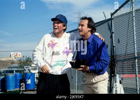 Charles Grodin & James Belushi Film: Filofax; Taking Care Of Business (1992) Charaktere: Spencer Barnes & Jimmy Dworski Regie: Arthur Hiller 17. August 1990 **WARNUNG** Dieses Foto ist nur für redaktionelle Zwecke bestimmt und unterliegt dem Copyright von BUENA VISTA und/oder dem von der Film- oder Produktionsfirma beauftragten Fotografen.Es kann nur von Publikationen im Zusammenhang mit der Bewerbung des oben genannten Films reproduziert werden. Eine obligatorische Gutschrift an BUENA VISTA ist erforderlich. Der Fotograf sollte auch bei Bekanntwerden des Fotos gutgeschrieben werden. Ohne schriftliche Genehmigung der Film Company kann keine kommerzielle Nutzung gewährt werden. Stockfoto