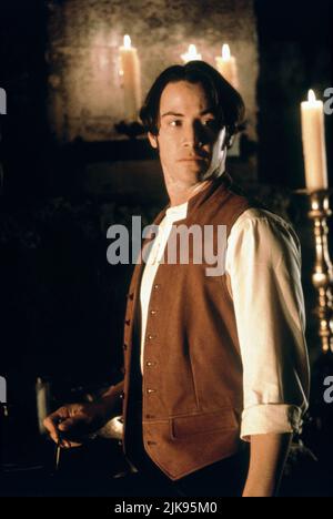 Keanu Reeves Film: Dracula; Bram Stoker'S Dracula (USA 1992) Charaktere: Jonathan Harker / Literaturverfilmung (nach dem Buch von Bram Stoker) Regie: Francis Ford Coppola 13 November 1992 **WARNUNG** Dieses Foto ist nur für redaktionelle Verwendung bestimmt und unterliegt dem Copyright von COLUMBIA und/oder dem von der Film- oder Produktionsfirma beauftragten Fotografen.Es kann nur von Publikationen im Zusammenhang mit der Bewerbung des oben genannten Films reproduziert werden. Eine obligatorische Gutschrift an COLUMBIA ist erforderlich. Der Fotograf sollte auch bei Bekanntwerden des Fotos gutgeschrieben werden. Ohne schriftliche Genehmigung kann keine kommerzielle Nutzung gewährt werden Stockfoto