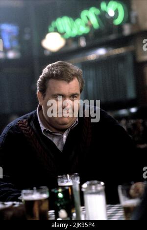 John Candy Film Only The Lonely (USA 1991) Charaktere: Danny Muldoon Regie: Chris Columbus 24. Mai 1991 **WARNUNG** dieses Foto ist nur für redaktionelle Zwecke bestimmt und unterliegt dem Copyright von 20TH CENTURY KOX und/oder dem Fotografen, der von der Film or Production Company beauftragt wurde. Es kann nur durch Veröffentlichungen in Verbindung mit der Werbung für den obigen Film reproduziert werden. Eine obligatorische Gutschrift für KOX DES 20. JAHRHUNDERTS ist erforderlich. Der Fotograf sollte ebenfalls angerechnet werden, wenn er bekannt ist. Ohne schriftliche Genehmigung der Film Company kann keine kommerzielle Nutzung gewährt werden. Stockfoto