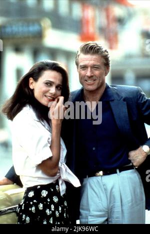 Lena Olin & Robert Redford Film: Havana (USA 1990) Charaktere: Bobby Duran, Jack weil Regie: Sydney Pollack 12 December 1990 **WARNUNG** Dieses Foto ist nur für den redaktionellen Gebrauch bestimmt und unterliegt dem Copyright von UNIVERSAL und/oder dem Fotografen, der von der Film- oder Produktionsfirma beauftragt wurde und darf nur von Publikationen im Zusammenhang mit der Bewerbung des oben genannten Films reproduziert werden. Eine obligatorische Gutschrift an UNIVERSAL ist erforderlich. Der Fotograf sollte auch bei Bekanntwerden des Fotos gutgeschrieben werden. Ohne schriftliche Genehmigung der Film Company kann keine kommerzielle Nutzung gewährt werden. Stockfoto