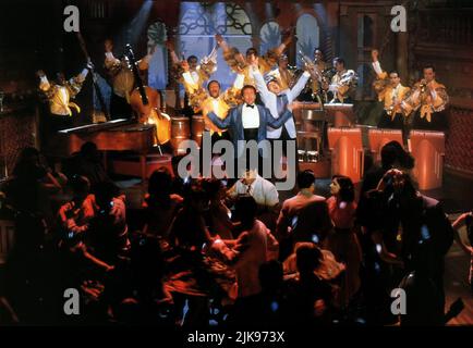 Armand Assante & Antonio Banderas Film: The Mambo Kings (1990) Charaktere: Cesar Castillo & Nestor Castillo Regie: Arne Glimcher 28 February 1992 **WARNUNG** Dieses Foto ist nur für den redaktionellen Gebrauch bestimmt und unterliegt dem Copyright von WARNER BROS und/oder des Fotografen, der von der Film- oder Produktionsfirma beauftragt wurde, und kann nur durch Publikationen im Zusammenhang mit der Bewerbung des oben genannten Films reproduziert werden. Eine obligatorische Gutschrift an WARNER BROS ist erforderlich. Der Fotograf sollte auch bei Bekanntwerden des Fotos gutgeschrieben werden. Ohne schriftliche Genehmigung der Film Company kann keine kommerzielle Nutzung gewährt werden. Stockfoto