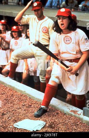 Rosie O’Donnell & Tom Hanks Film A League of their Own (1992) Charaktere: Doris Murphy - 3rd Base, Jimmy Dugan Regie: Penny Marshall 01. Juli 1992 **WARNUNG** dieses Foto ist nur für redaktionelle Zwecke bestimmt und unterliegt dem Copyright von COLUMBIA und/oder dem Fotografen, der von der Film or Production Company zugewiesen wurde. Eine obligatorische Gutschrift für COLUMBIA ist erforderlich. Der Fotograf sollte ebenfalls angerechnet werden, wenn er bekannt ist. Ohne schriftliche Genehmigung der Film Company kann keine kommerzielle Nutzung gewährt werden. Stockfoto