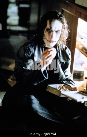 Brandon Lee Film: The Crow (USA 1994) Charaktere: Eric Draven Regie: Alex Proyas 11 May 1994 **WARNUNG** Dieses Foto ist nur für den redaktionellen Gebrauch bestimmt und unterliegt dem Copyright von BUENA VISTA INTERNATIONAL und/oder des Fotografen, der von der Film- oder Produktionsfirma beauftragt wurde, und kann nur durch Publikationen im Zusammenhang mit der Bewerbung des oben genannten Films reproduziert werden. Eine obligatorische Gutschrift an BUENA VISTA INTERNATIONAL ist erforderlich. Der Fotograf sollte auch bei Bekanntwerden des Fotos gutgeschrieben werden. Ohne schriftliche Genehmigung der Film Company kann keine kommerzielle Nutzung gewährt werden. Stockfoto