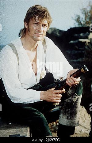 Sean Bean Television: Sharpe'S Rifles (1993) Charaktere: LT. Richard Sharpe 25 May 1993 **WARNUNG** Dieses Foto ist nur für den redaktionellen Gebrauch bestimmt und unterliegt dem Copyright von PICTURE PALACE und/oder des Fotografen, der von der Film- oder Produktionsfirma beauftragt wurde, und kann nur durch Publikationen im Zusammenhang mit der Bewerbung des oben genannten Films reproduziert werden. Es ist eine obligatorische Gutschrift erforderlich, um EINEN BILDNACHWEIS FÜR DEN PALAST zu erhalten. Der Fotograf sollte auch bei Bekanntwerden des Fotos gutgeschrieben werden. Ohne schriftliche Genehmigung der Film Company kann keine kommerzielle Nutzung gewährt werden. Stockfoto