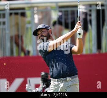 Detroit, Michigan, USA. 31.. Juli 2022. J.J. SPAUN schlägt in der Endrunde des Rocket Mortgage Classic, der im Detroit Golf Club in Detroit, Michigan, gespielt wird, auf dem 15.-Loch-Loch ab. 31. Juli 2022 (Bildquelle: © David Donoher/ZUMA Press Wire) Bildquelle: ZUMA Press, Inc./Alamy Live News Stockfoto