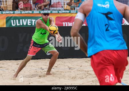 Termoli, Campobasso, Italien. 30.. Juli 2022. Paolo Ingrosso am 1.. Tag der italienischen Beachvolleyball-Meisterschaft in Termoli (CB) - Italien (Bildquelle: © Elena Vizzoca/Pacific Press via ZUMA Press Wire) Stockfoto