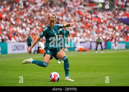 London, Großbritannien. 31.. Juli 2022. London, England, Juli 31. 2022: Giulia Gwinn (15 Deutschland) schießt den Ball während des UEFA Womens Euro 2022 Final Football matches zwischen England und Deutschland im Wembley Stadium, England. (Daniela Porcelli/SPP) Quelle: SPP Sport Press Foto. /Alamy Live News Stockfoto