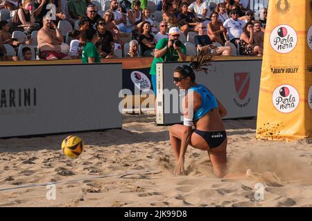 Termoli, Campobasso, Italien. 30.. Juli 2022. Margherita Tega am 1.. Tag der italienischen Beachvolleyball-Meisterschaft in Termoli (CB) - Italien (Bildquelle: © Elena Vizzoca/Pacific Press via ZUMA Press Wire) Stockfoto