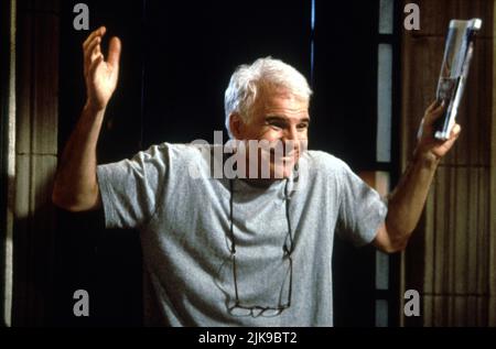 Steve Martin Film: Vater der Braut Teil II (USA 1995) Charaktere: George Banks Regie: Charles Shyer 08 December 1995 **WARNUNG** Dieses Foto ist nur für den redaktionellen Gebrauch bestimmt und unterliegt dem Copyright von TOUCHSTONE und/oder des Fotografen, der von der Film- oder Produktionsfirma beauftragt wurde, und kann nur von Publikationen im Zusammenhang mit der Bewerbung des oben genannten Films reproduziert werden. Ein obligatorischer Credit to TOUCHSTONE ist erforderlich. Der Fotograf sollte auch bei Bekanntwerden des Fotos gutgeschrieben werden. Ohne schriftliche Genehmigung der Film Company kann keine kommerzielle Nutzung gewährt werden. Stockfoto