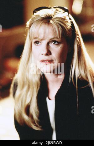 Bonnie Hunt Film: Jerry Maguire (USA 1996) Charaktere: Laurel, Dorothys Schwester Regie: Cameron Crowe 06 December 1996 **WARNUNG** Dieses Foto ist nur für den redaktionellen Gebrauch bestimmt und unterliegt dem Copyright von TRISTAR-BILDERN und/oder dem Fotografen, der von der Film- oder Produktionsfirma beauftragt wurde, und kann nur von Publikationen im Zusammenhang mit der Bewerbung des oben genannten Films reproduziert werden. Eine obligatorische Gutschrift für TRISTAR-BILDER ist erforderlich. Der Fotograf sollte auch bei Bekanntwerden des Fotos gutgeschrieben werden. Ohne schriftliche Genehmigung der Film Company kann keine kommerzielle Nutzung gewährt werden. Stockfoto