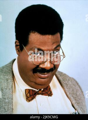 Eddie Murphy Film: The Nutty Professor (USA 1996) Charaktere: Sherman Klump Regie: Tom Shadyac 27 June 1996 **WARNUNG** Dieses Foto ist nur für den redaktionellen Gebrauch bestimmt und unterliegt dem Copyright von UNIVERSAL und/oder dem Fotografen, der von der Film- oder Produktionsfirma beauftragt wurde und darf nur von Publikationen im Zusammenhang mit der Bewerbung des oben genannten Films reproduziert werden. Eine obligatorische Gutschrift an UNIVERSAL ist erforderlich. Der Fotograf sollte auch bei Bekanntwerden des Fotos gutgeschrieben werden. Ohne schriftliche Genehmigung der Film Company kann keine kommerzielle Nutzung gewährt werden. Stockfoto