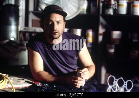 Kevin Pollak Film The usual Suspects (USA/DE 1995) Charaktere: Todd Hockney Regie: Bryan Singer 25 Januar 1995 **WARNUNG** dieses Foto ist nur für redaktionelle Zwecke bestimmt und unterliegt dem Urheberrecht der SCHREIBWEISE von Filmen INTERNATIONAL und/oder des Fotografen, der von der Film or Production Company zugewiesen wurde. Es kann nur durch Veröffentlichungen in Verbindung mit der Werbung für den oben genannten Film reproduziert werden. Es ist eine obligatorische Gutschrift für die RECHTSCHREIBWEISE von Filmen INTERNATIONAL erforderlich. Der Fotograf sollte ebenfalls angerechnet werden, wenn er bekannt ist. Ohne schriftliche Genehmigung der Film Company kann keine kommerzielle Nutzung gewährt werden. Stockfoto