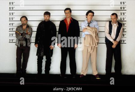 Kevin Pollak, Stephen Baldwin, Benicio Del Toro, Gabriel Byrne, Kevin Spacey Film: The Usual Suspects (USA/DE 1995) Charaktere: Todd Hockney,Michael McManus,Fred Fenster,Dean Keaton,Roger 'Verbal' Kint Regie: Bryan Singer 25 January 1995 **WARNUNG** Dieses Foto ist nur für redaktionelle Verwendung bestimmt und unterliegt dem Copyright von SCHREIBFILMEN INTERNATIONAL und/oder dem Fotografen, der von der Film- oder Produktionsfirma beauftragt wurde und darf nur von Publikationen im Zusammenhang mit der Bewerbung des oben genannten Films reproduziert werden. Eine obligatorische Gutschrift für DIE SCHREIBWEISE VON FILMEN AUF INTERNATIONALER EBENE ist erforderlich. Der Fotograf shoul Stockfoto