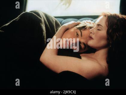 Leonardo Dicaprio & Kate Winslet Film Titanic (USA 1997) Charaktere: Jack Dawson, Rose DeWitt Bukater Regie: James Cameron 01. November 1997 **WARNUNG** dieses Foto ist nur für redaktionelle Zwecke bestimmt und unterliegt dem Copyright von 20TH CENTURY FOX und/oder dem von der Film or Production Company beauftragten Fotografen und kann nur durch Veröffentlichungen in Verbindung mit der Werbung für den oben genannten Film reproduziert werden. Eine obligatorische Gutschrift für 20TH CENTURY FOX ist erforderlich. Der Fotograf sollte ebenfalls angerechnet werden, wenn er bekannt ist. Ohne schriftliche Genehmigung der Film Company kann keine kommerzielle Nutzung gewährt werden. Stockfoto