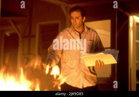 Nicolas Cage Film Leaving Las Vegas (USA 1995) Charaktere: Ben Sanderson Regie: Mike Figgis 15. September 1995 **WARNUNG** dieses Foto ist nur für redaktionelle Zwecke bestimmt und unterliegt dem Urheberrecht von UNITED ARTISTS und/oder dem Fotografen, der von der Film or Production Company beauftragt wurde. Es kann nur durch Veröffentlichungen in Verbindung mit der Werbung für den oben genannten Film reproduziert werden. Eine obligatorische Gutschrift für UNITED ARTISTS ist erforderlich. Der Fotograf sollte ebenfalls angerechnet werden, wenn er bekannt ist. Ohne schriftliche Genehmigung der Film Company kann keine kommerzielle Nutzung gewährt werden. Stockfoto