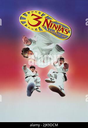 Michael Treanor, Chad Power & Max Elliott Slade Film: 3 Ninjas Knuckle Up; Three Ninjas Knuckle Up (USA 1995) Charaktere: Rocky, TUM TUM, Colt / Titel auch: '3 Ninjas Groß in Fahrt' / drei Regie: Sang-OK Shin 10 March 1995 **WARNUNG** Dieses Foto ist nur für redaktionelle Verwendung bestimmt und unterliegt dem Copyright von TRISTAR-BILDERN und/oder dem Fotografen, der von der Film- oder Produktionsfirma beauftragt wurde, und kann nur von Publikationen im Zusammenhang mit der Bewerbung des oben genannten Films reproduziert werden. Eine obligatorische Gutschrift für TRISTAR-BILDER ist erforderlich. Der Fotograf sollte auch bei Bekanntwerden des Fotos gutgeschrieben werden. Keine Kommune Stockfoto