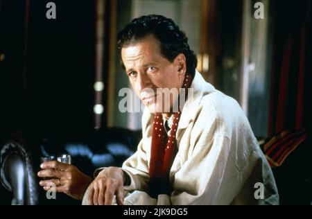 Geoffrey Rush Film: A Little Bit of Soul (AUS 1998) Charaktere: Godfrey Usher Regie: Peter Duncan 19 March 1998 **WARNUNG** Dieses Foto ist nur für redaktionelle Zwecke bestimmt und unterliegt dem Copyright von BEYOND FILMS und/oder des Fotografen, der von der Film- oder Produktionsfirma beauftragt wurde, und kann nur von Publikationen im Zusammenhang mit der Bewerbung des oben genannten Films reproduziert werden. Eine obligatorische Gutschrift für „BEYOND FILMS“ ist erforderlich. Der Fotograf sollte auch bei Bekanntwerden des Fotos gutgeschrieben werden. Ohne schriftliche Genehmigung der Film Company kann keine kommerzielle Nutzung gewährt werden. Stockfoto