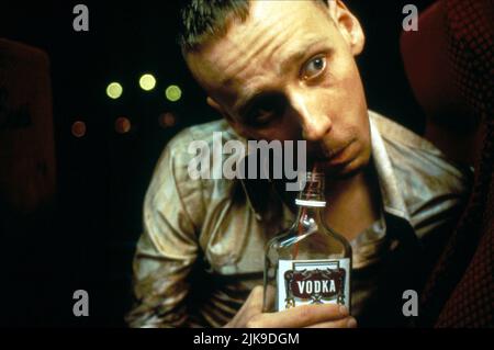 Ewen Bremner Film: Trainspotting (UK 1996) Charaktere: Spud Regie: Danny Boyle 23 February 1996 **WARNUNG** Dieses Foto ist nur für den redaktionellen Gebrauch bestimmt und unterliegt dem Copyright von CHANNEL FOUR FILMEN und/oder dem Fotografen, der von der Film oder Production Company beauftragt wurde und darf nur von Publikationen im Zusammenhang mit der Bewerbung des oben genannten Films reproduziert werden. Für DEN KANAL VON VIER FILMEN ist eine obligatorische Gutschrift erforderlich. Der Fotograf sollte auch bei Bekanntwerden des Fotos gutgeschrieben werden. Ohne schriftliche Genehmigung der Film Company kann keine kommerzielle Nutzung gewährt werden. Stockfoto