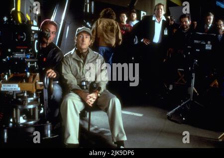 Eric Idle Film: An Alan Smithee Film: Burn Hollywood Burn (1997) Charaktere: Alan Smithee Regie: Alan Smithee 20 October 1997 **WARNUNG** Dieses Foto ist nur für redaktionelle Zwecke bestimmt und unterliegt dem Copyright von CINERGI PICTURES ENTERTAINMENT und/oder des Fotografen, der von der Film- oder Produktionsfirma beauftragt wurde und darf nur durch Publikationen im Zusammenhang mit der Bewerbung des oben genannten Films reproduziert werden. Eine obligatorische Gutschrift für die UNTERHALTUNG MIT CINERGI-BILDERN ist erforderlich. Der Fotograf sollte auch bei Bekanntwerden des Fotos gutgeschrieben werden. Ohne schriftliche Genehmigung des Film Comp kann keine kommerzielle Nutzung gewährt werden Stockfoto