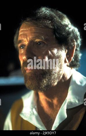 Richard Crenna Film: 20.000 Leagues under the Sea (TV-Film) Charaktere: Professor Aronnax USA 1997, / Literaturverfilmung (nach dem Buch von Jules Verne) Regie: Michael Anderson 23 March 1997 **WARNUNG** Dieses Foto ist nur für redaktionelle Zwecke bestimmt und unterliegt dem Copyright von MARKENZEICHEN ENTERTAINMENT und/oder des Fotografen, der von der Film- oder Produktionsfirma beauftragt wurde und darf nur von Publikationen im Zusammenhang mit der Bewerbung des oben genannten Films reproduziert werden. Eine obligatorische Gutschrift für DIE „HALLMARK ENTERTAINMENT“ ist erforderlich. Der Fotograf sollte auch bei Bekanntwerden des Fotos gutgeschrieben werden. Eine kommerzielle Nutzung ist nicht möglich Stockfoto