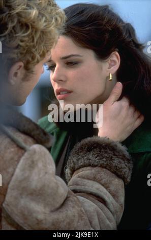 Ryan Phillippe & Neve Campbell Film: 54 (USA 1998) Charaktere: Shane O'Shea, Julie Black Regie: Mark Christopher 24 August 1998 **WARNUNG** Dieses Foto ist nur für redaktionelle Verwendung bestimmt und unterliegt dem Copyright für EINLÖSBARE FUNKTIONEN und/oder den vom Film oder der Produktionsfirma beauftragten Fotografen.Es kann nur von Publikationen im Zusammenhang mit der Bewerbung des oben genannten Films reproduziert werden. Für EINLÖSBARE FUNKTIONEN ist eine obligatorische Gutschrift erforderlich. Der Fotograf sollte auch bei Bekanntwerden des Fotos gutgeschrieben werden. Ohne schriftliche Genehmigung der Film Company kann keine kommerzielle Nutzung gewährt werden. Stockfoto