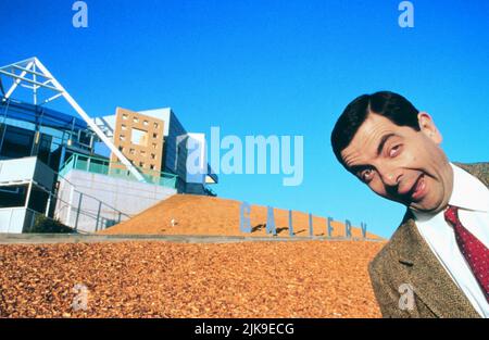 Rowan Atkinson Film: Bean (UK/USA 1997) Charaktere: Mr. Bean Regie: Mel Smith 03 July 1997 **WARNUNG** Dieses Foto ist nur für redaktionelle Zwecke bestimmt und unterliegt dem Copyright des VON der Film- oder Produktionsfirma beauftragten ARBEITSTITELS und/oder Fotografen und kann nur von Publikationen im Zusammenhang mit der Bewerbung des oben genannten Films reproduziert werden. Ein Pflichtnachweis für DEN ARBEITSTITEL ist erforderlich. Der Fotograf sollte auch bei Bekanntwerden des Fotos gutgeschrieben werden. Ohne schriftliche Genehmigung der Film Company kann keine kommerzielle Nutzung gewährt werden. Stockfoto