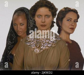 Vanessa L. Williams, Isabella Rossellini & Greta Scacchi Film: The Odyssey (1997) Charaktere: ,Athene & Penelope Regie: Andrei Konchalovsky 18 May 1997 **WARNUNG** Dieses Foto ist nur für den redaktionellen Gebrauch bestimmt und unterliegt dem Copyright des VON der Film- oder Produktionsfirma beauftragten MARKENZEICHEN und/oder Fotografen und kann nur von Publikationen im Zusammenhang mit der Bewerbung des oben genannten Films reproduziert werden. Eine obligatorische Gutschrift für DAS KENNZEICHEN ist erforderlich. Der Fotograf sollte auch bei Bekanntwerden des Fotos gutgeschrieben werden. Ohne schriftliche Genehmigung der Film Company kann keine kommerzielle Nutzung gewährt werden. Stockfoto