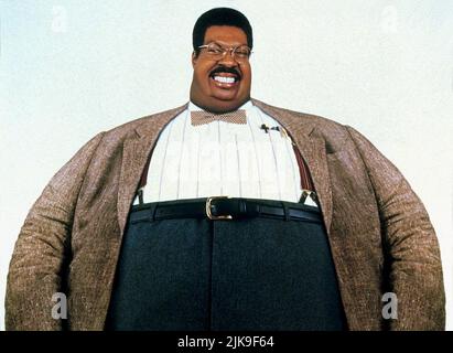 Eddie Murphy Film: The Nutty Professor (USA 1996) Charaktere: Sherman Klump Regie: Tom Shadyac 27 June 1996 **WARNUNG** Dieses Foto ist nur für den redaktionellen Gebrauch bestimmt und unterliegt dem Copyright von UNIVERSAL und/oder dem Fotografen, der von der Film- oder Produktionsfirma beauftragt wurde und darf nur von Publikationen im Zusammenhang mit der Bewerbung des oben genannten Films reproduziert werden. Eine obligatorische Gutschrift an UNIVERSAL ist erforderlich. Der Fotograf sollte auch bei Bekanntwerden des Fotos gutgeschrieben werden. Ohne schriftliche Genehmigung der Film Company kann keine kommerzielle Nutzung gewährt werden. Stockfoto