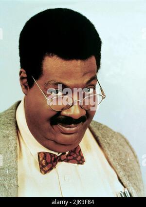 Eddie Murphy Film: The Nutty Professor (USA 1996) Charaktere: Sherman Klump Regie: Tom Shadyac 27 June 1996 **WARNUNG** Dieses Foto ist nur für den redaktionellen Gebrauch bestimmt und unterliegt dem Copyright von UNIVERSAL und/oder dem Fotografen, der von der Film- oder Produktionsfirma beauftragt wurde und darf nur von Publikationen im Zusammenhang mit der Bewerbung des oben genannten Films reproduziert werden. Eine obligatorische Gutschrift an UNIVERSAL ist erforderlich. Der Fotograf sollte auch bei Bekanntwerden des Fotos gutgeschrieben werden. Ohne schriftliche Genehmigung der Film Company kann keine kommerzielle Nutzung gewährt werden. Stockfoto