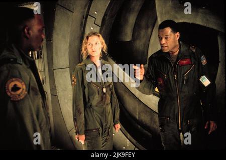 Richard T. Jones,Joely Richardson & Laurence Fishburne Film: Event Horizon (USA/UK 1997) Charaktere: Cooper,LT. Starck, Captain Miller Director: Paul W.S. Anderson 15 August 1997 **WARNUNG** Dieses Foto ist nur für redaktionelle Zwecke bestimmt und unterliegt dem Copyright von PARAMOUNT und/oder des Fotografen, der von der Film- oder Produktionsfirma beauftragt wurde, und kann nur von Publikationen im Zusammenhang mit der Bewerbung des oben genannten Films reproduziert werden. Eine obligatorische Gutschrift an PARAMOUNT ist erforderlich. Der Fotograf sollte auch bei Bekanntwerden des Fotos gutgeschrieben werden. Eine kommerzielle Nutzung kann ohne schriftliche Genehmigung des FI nicht gewährt werden Stockfoto