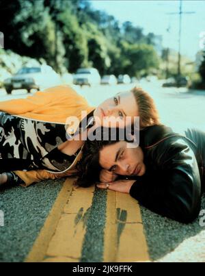 Alicia Silverstone, Benicio Del Toro Film: Excess Baggage (USA 1997) Charaktere: Emily,Vincent Regie: Marco Brambilla 29. August 1997 **WARNUNG** Dieses Foto ist nur für redaktionelle Zwecke bestimmt und unterliegt dem Copyright von COLUMBIA und/oder dem von der Film- oder Produktionsfirma beauftragten Fotografen.Es kann nur von Publikationen im Zusammenhang mit der Bewerbung des oben genannten Films reproduziert werden. Eine obligatorische Gutschrift an COLUMBIA ist erforderlich. Der Fotograf sollte auch bei Bekanntwerden des Fotos gutgeschrieben werden. Ohne schriftliche Genehmigung der Film Company kann keine kommerzielle Nutzung gewährt werden. Stockfoto