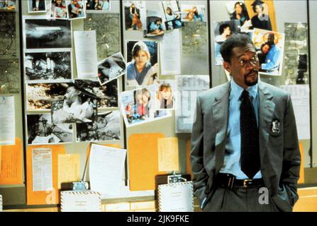 Morgan Freeman Film: Kiss the Girls (USA 1997) Charaktere: Dr. Alex Cross Regie: Gary Fleder 10. September 1997 **WARNUNG** Dieses Foto ist nur für redaktionelle Zwecke bestimmt und unterliegt dem Copyright von PARAMOUNT PICTURES und/oder des Fotografen, der von der Film- oder Produktionsfirma beauftragt wurde und darf nur von Publikationen im Zusammenhang mit der Bewerbung des oben genannten Films reproduziert werden. Eine obligatorische Gutschrift für PARAMOUNT-BILDER ist erforderlich. Der Fotograf sollte auch bei Bekanntwerden des Fotos gutgeschrieben werden. Ohne schriftliche Genehmigung der Film Company kann keine kommerzielle Nutzung gewährt werden. Stockfoto