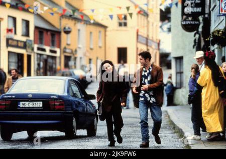 Janeane Garofalo, David O'Hara Film: The Matchmaker (1997) Charaktere: Marcy Tizard,Sean Kelly Regie: Mark Joffe 03 October 1997 **WARNUNG** Dieses Foto ist nur für redaktionelle Zwecke bestimmt und unterliegt dem Copyright von POLYGRAM und/oder dem Fotografen, der von der Film- oder Produktionsfirma beauftragt wurde, und kann nur von Publikationen im Zusammenhang mit der Bewerbung des oben genannten Films reproduziert werden. Eine obligatorische Gutschrift an POLYGRAM ist erforderlich. Der Fotograf sollte auch bei Bekanntwerden des Fotos gutgeschrieben werden. Ohne schriftliche Genehmigung der Film Company kann keine kommerzielle Nutzung gewährt werden. Stockfoto