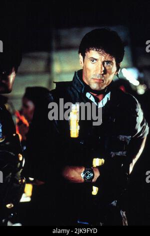 Sylvester Stallone Film: Daylight (USA 1996) Charaktere: Kit Latura Regie: Rob Cohen 06 December 1996 **WARNUNG** Dieses Foto ist nur für redaktionelle Verwendung bestimmt und unterliegt dem Copyright von UNIVERSAL-BILDERN und/oder dem Fotografen, der von der Film- oder Produktionsfirma beauftragt wurde und darf nur von Publikationen im Zusammenhang mit der Bewerbung des oben genannten Films reproduziert werden. Eine obligatorische Gutschrift für UNIVERSELLE BILDER ist erforderlich. Der Fotograf sollte auch bei Bekanntwerden des Fotos gutgeschrieben werden. Ohne schriftliche Genehmigung der Film Company kann keine kommerzielle Nutzung gewährt werden. Stockfoto