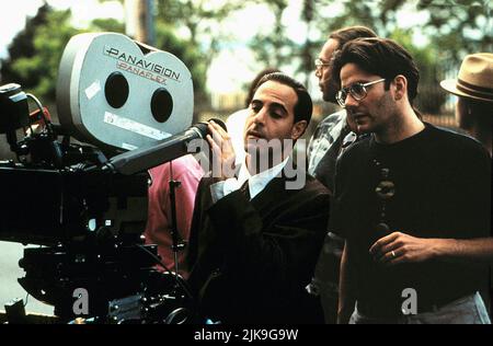 Stanley Tucci & Campbell Scott Film: Big Night (1996) Charaktere: Secondo & Bob Regie: Campbell Scott 24 January 1996 **WARNUNG** Dieses Foto ist nur für redaktionelle Verwendung bestimmt und unterliegt dem Copyright der FIRMA SAMUEL GOLDWYN und/oder des Fotografen, der von der Film- oder Produktionsfirma beauftragt wurde.Es kann nur von Publikationen im Zusammenhang mit der Bewerbung des oben genannten Films reproduziert werden. Eine obligatorische Gutschrift an DIE FIRMA SAMUEL GOLDWYN ist erforderlich. Der Fotograf sollte auch bei Bekanntwerden des Fotos gutgeschrieben werden. Ohne schriftliche Genehmigung der Film Company kann keine kommerzielle Nutzung gewährt werden. Stockfoto