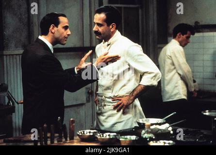 Stanley Tucci & Tony Shalhoub Film: Big Night (1996) Charaktere: Secondo & Primo Regie: Campbell Scott 24 January 1996 **WARNUNG** Dieses Foto ist nur für redaktionelle Verwendung bestimmt und unterliegt dem Copyright der FIRMA SAMUEL GOLDWYN und/oder des Fotografen, der von der Film- oder Produktionsfirma beauftragt wurde.Es kann nur von Publikationen im Zusammenhang mit der Bewerbung des oben genannten Films reproduziert werden. Eine obligatorische Gutschrift an DIE FIRMA SAMUEL GOLDWYN ist erforderlich. Der Fotograf sollte auch bei Bekanntwerden des Fotos gutgeschrieben werden. Ohne schriftliche Genehmigung der Film Company kann keine kommerzielle Nutzung gewährt werden. Stockfoto