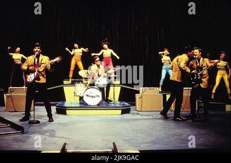 Johnathon Schaech, Tom Everett Scott, Ethan Embry & Steve Zahn Film: That Thing You Do (1996) Charaktere: Jimmy Mattingly,Guy Patterson,T. B. Player & Lenny Haise Director: Tom Hanks 14. September 1996 **WARNUNG** Dieses Foto ist nur für redaktionelle Verwendung bestimmt und unterliegt dem Copyright von 20. CENTURY FOX und/oder des Fotografen, der von der Film- oder Produktionsfirma beauftragt wurde und darf nur von Publikationen im Zusammenhang mit der Bewerbung des oben genannten Films reproduziert werden. Eine obligatorische Gutschrift an 20. CENTURY FOX ist erforderlich. Der Fotograf sollte auch bei Bekanntwerden des Fotos gutgeschrieben werden. Eine kommerzielle Nutzung kann nicht gewährt werden Stockfoto